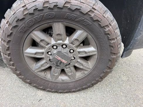 Used 2024 GMC Sierra 2500 AT4 w/ AT4 Premium Plus Package AWD/4WD image 3
