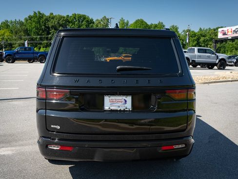 Used 2022 Jeep Wagoneer Series II RWD image 8