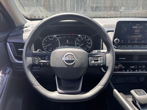 Used 2025 Nissan Rogue SV AWD/4WD image 27