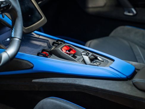 Used 2025 Lamborghini Revuelto image 14