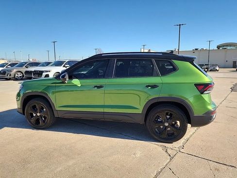 New 2025 Volkswagen Taos SE image 7