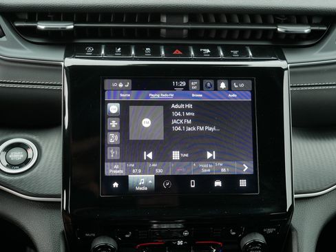 Used 2023 Jeep Grand Cherokee Altitude AWD/4WD image 22