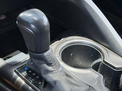 Used 2022 Toyota Camry SE FWD image 7