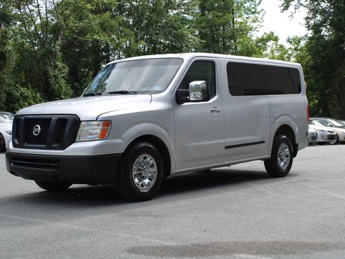 Used 2020 Nissan NV 3500 SL RWD image 3