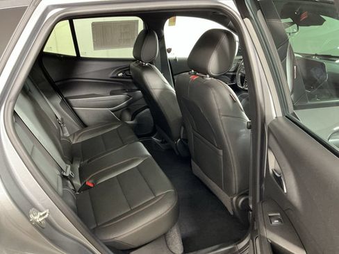 Used 2024 Chevrolet Trax RS w/ Sunroof Package FWD image 6