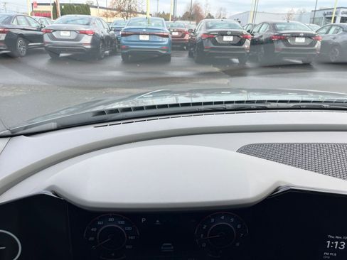 Used 2025 Hyundai Elantra SEL image 33