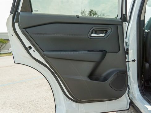 New 2024 Nissan Rogue SV w/ SV Premium Package image 20