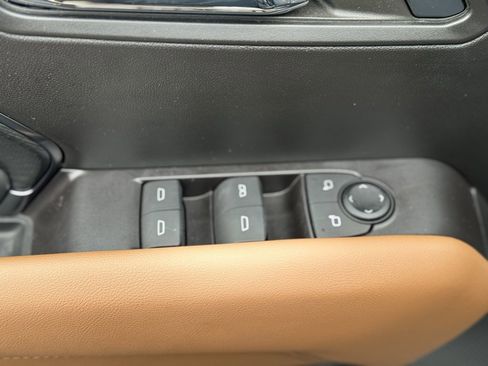 Used 2024 GMC Canyon AT4 image 22