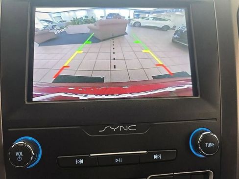 Used 2020 Ford Fusion SE image 23