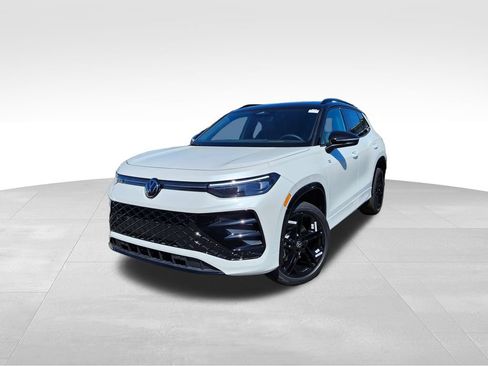 New 2026 Volkswagen Tiguan SE R-Line AWD/4WD image 3