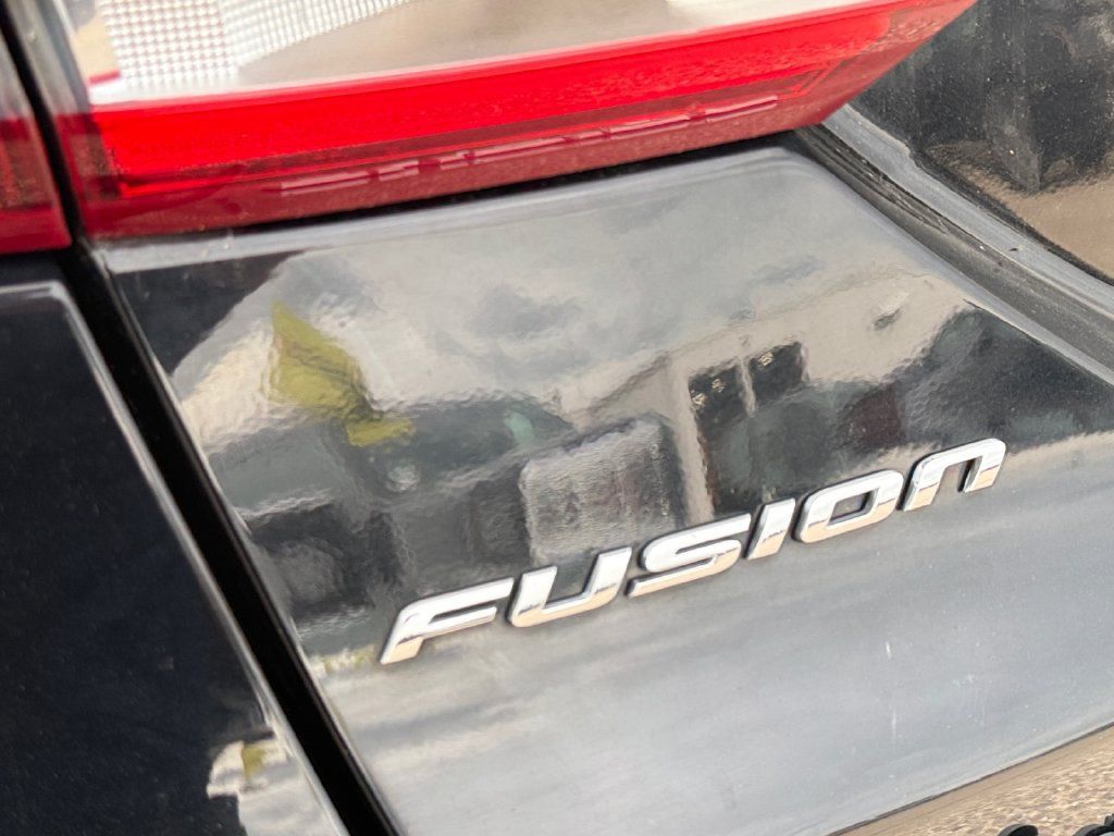 Used 2018 Ford Fusion SE w/ Equipment Group 201A FWD image 35