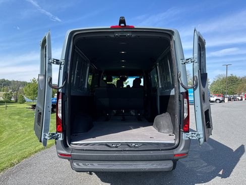Used 2024 Mercedes-Benz Sprinter 2500 image 9