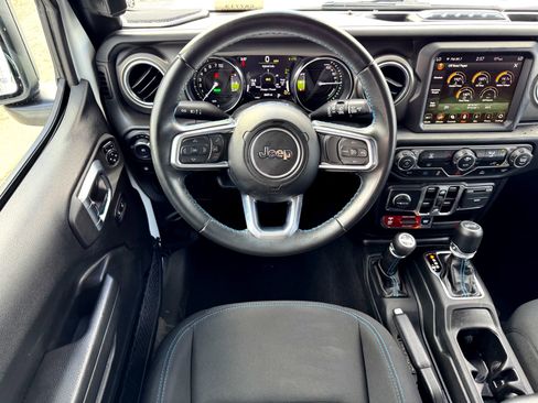 Used 2022 Jeep Wrangler Unlimited Rubicon 4xe image 25