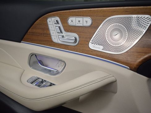 Used 2025 Mercedes-Benz GLS 450 4MATIC image 39