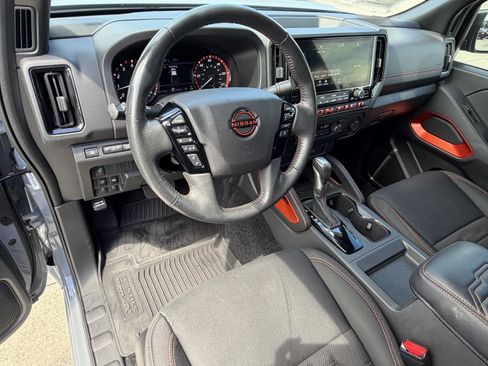 Used 2025 Nissan Frontier PRO-4X AWD/4WD image 14