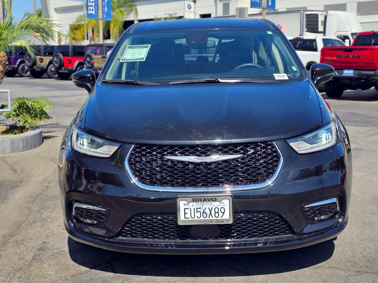 Used 2024 Chrysler Pacifica Limited FWD image 4