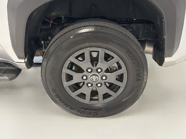 Used 2025 Toyota 4Runner SR5 AWD/4WD image 26