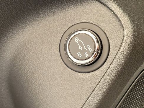 Used 2025 Chevrolet TrailBlazer LT w/ Convenience Package image 17