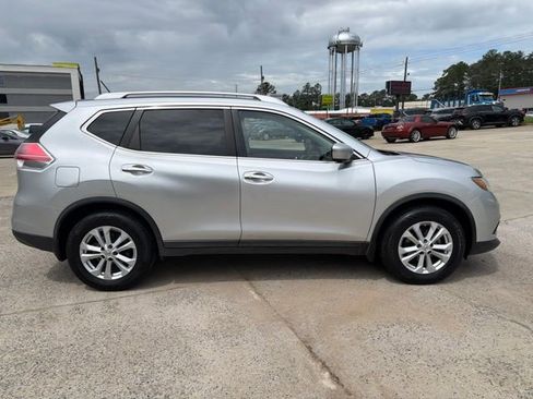 Used 2015 Nissan Rogue SV w/ SV Premium Package FWD image 5
