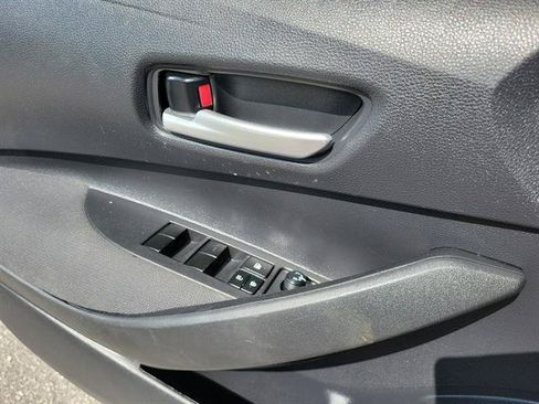 Used 2021 Toyota Corolla LE FWD image 6