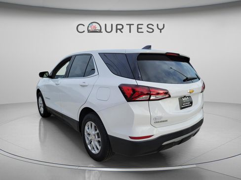 Used 2022 Chevrolet Equinox LT FWD image 2