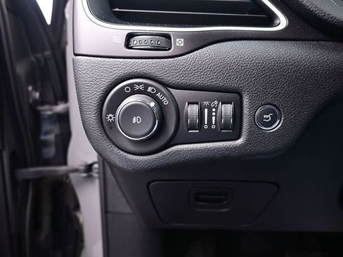 Used 2019 Jeep Cherokee Trailhawk image 18