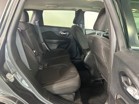 Used 2015 Jeep Cherokee Latitude w/ Cold Weather Group image 28