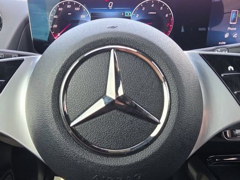 Used 2025 Mercedes-Benz GLB 250 image 5