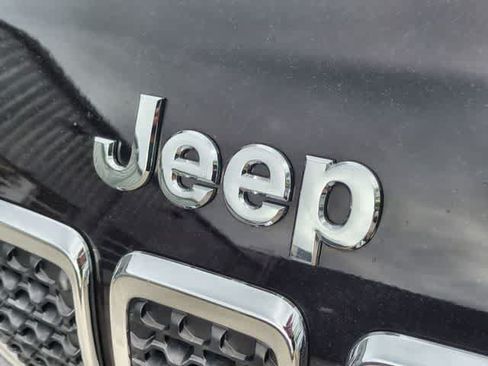 Certified 2021 Jeep Cherokee Latitude Lux w/ Comfort/Convenience Group AWD/4WD image 12