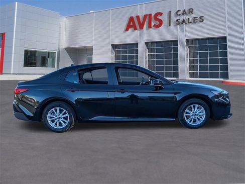 Used 2025 Toyota Camry LE image 5