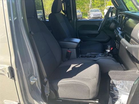 Used 2023 Jeep Wrangler Unlimited w/ Sun & Screen Package AWD/4WD image 11
