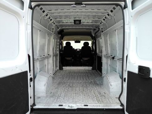 Used 2025 RAM ProMaster 2500 w/ Convenience Group FWD image 9