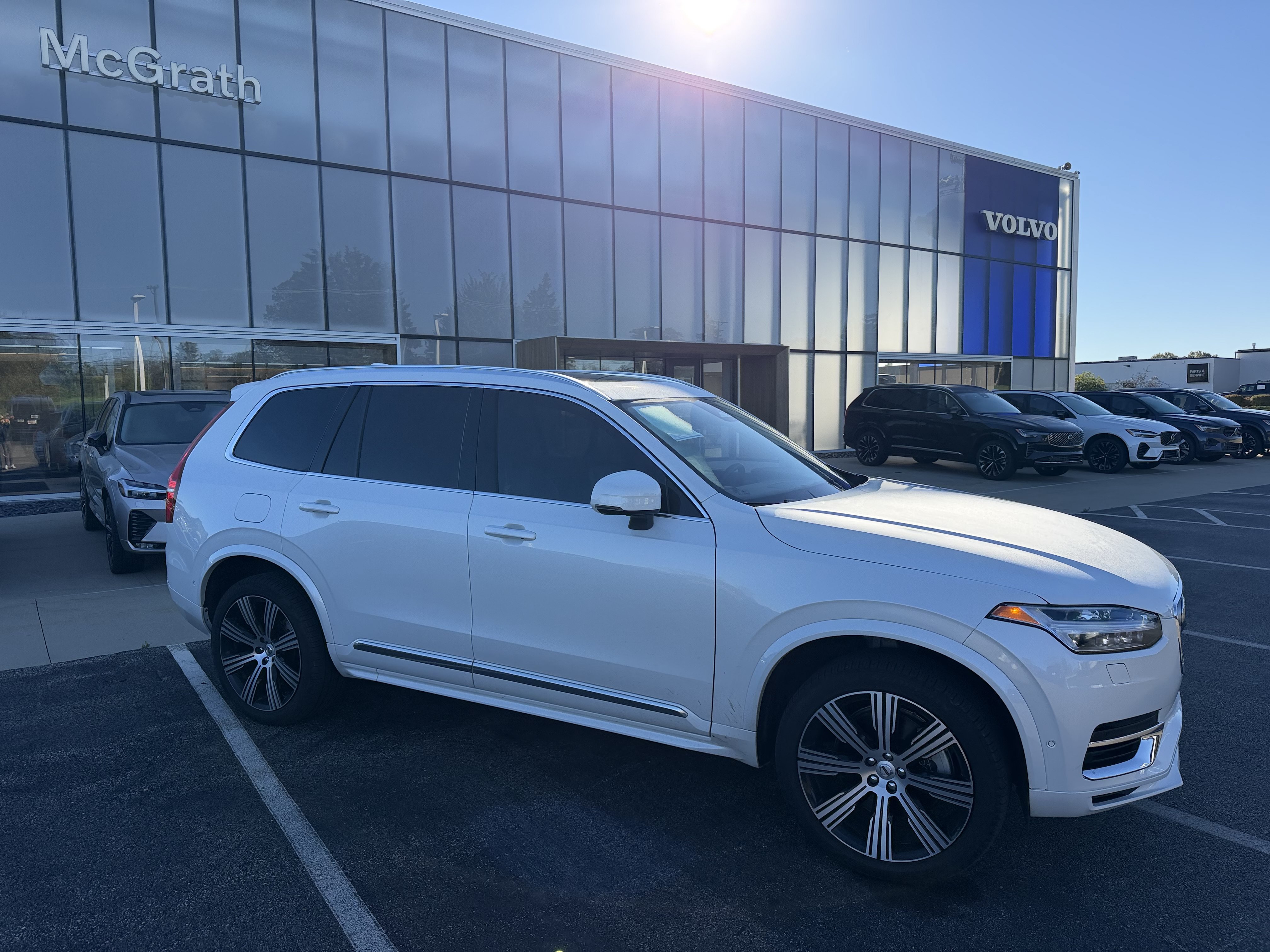 Used 2025 Volvo XC90 T8 Plus w/ Protection Package Premier AWD/4WD image 3
