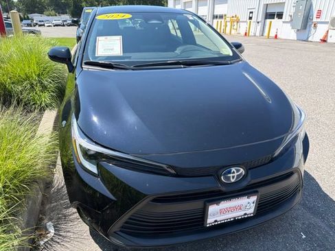 Certified 2024 Toyota Corolla LE AWD/4WD image 3