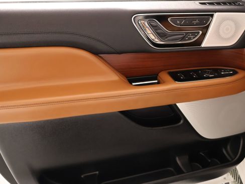 Used 2021 Lincoln Navigator Reserve w/ Luxury Package AWD/4WD image 18