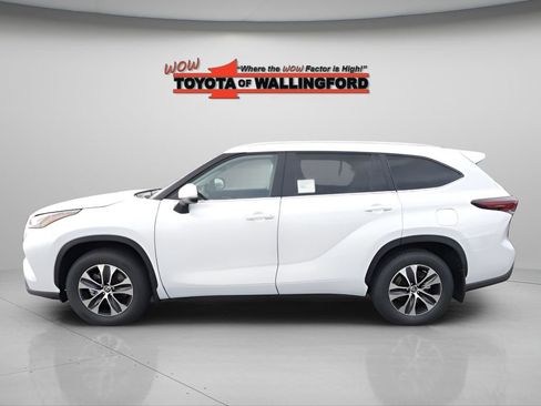 New 2026 Toyota Highlander XLE AWD/4WD image 2