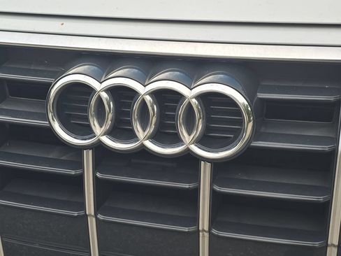 Used 2023 Audi Q5 2.0T Premium w/ Convenience Package AWD/4WD image 31