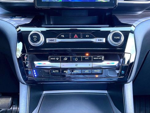 Used 2022 Ford Explorer Limited w/ Equipment Group 301A RWD image 18
