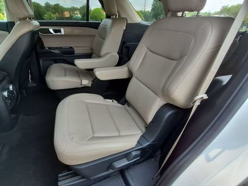 Used 2020 Ford Explorer XLT w/ Equipment Group 202A AWD/4WD image 29