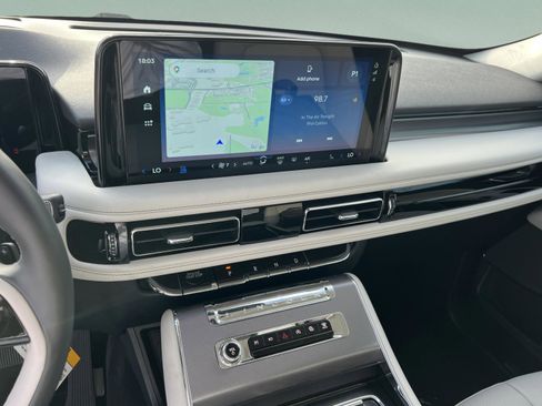 New 2025 Lincoln Aviator 2WD w/ Equipment Group 101A image 18