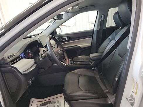 Used 2022 Jeep Compass Limited image 2