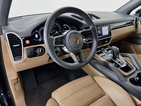 Certified 2023 Porsche Cayenne AWD/4WD image 4
