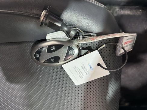 Used 2025 Hyundai Santa Fe SEL FWD image 30