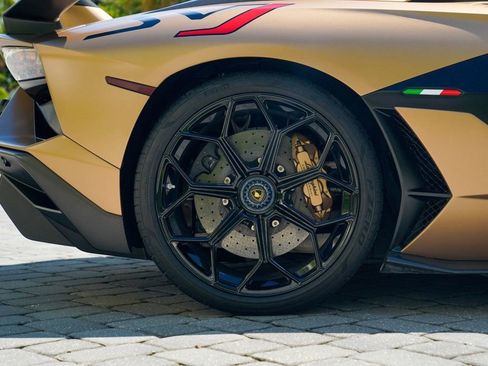 Used 2020 Lamborghini Aventador SVJ image 32