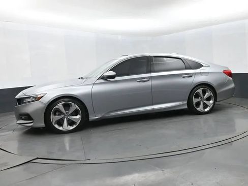 Used 2018 Honda Accord Touring image 5