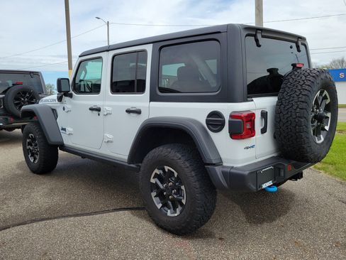 Used 2025 Jeep Wrangler Unlimited Rubicon 4xe w/ Convenience Group AWD/4WD image 3