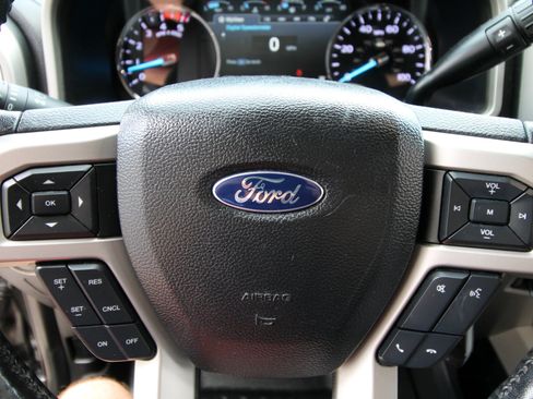 Used 2017 Ford F250 Lariat w/ Lariat Value Package AWD/4WD image 25