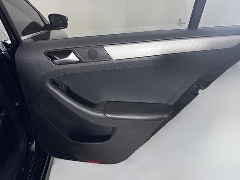 Used 2017 Volkswagen Jetta SE image 28