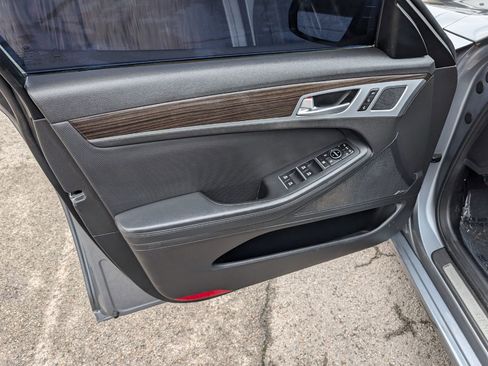 Used 2015 Hyundai Genesis 3.8 w/ Option Group 02 image 11