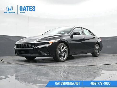 Used 2025 Hyundai Elantra Limited w/ Cargo Package FWD image 47